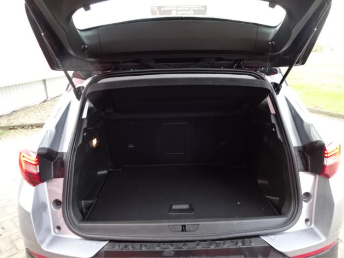 Opel Grandland 1.2 Turbo 12V Sloopvoertuig (2019, Grijs)