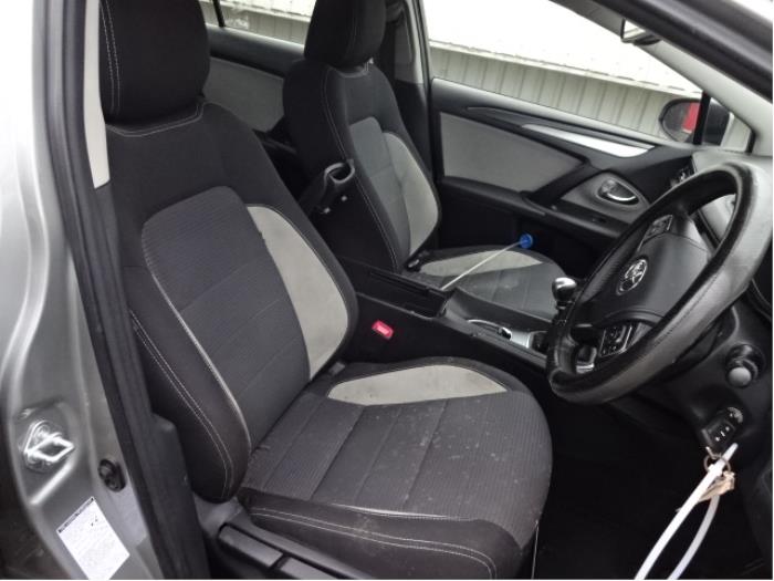 Toyota Avensis 1.8 16V VVT-i Sloopvoertuig (2018, Grijs)