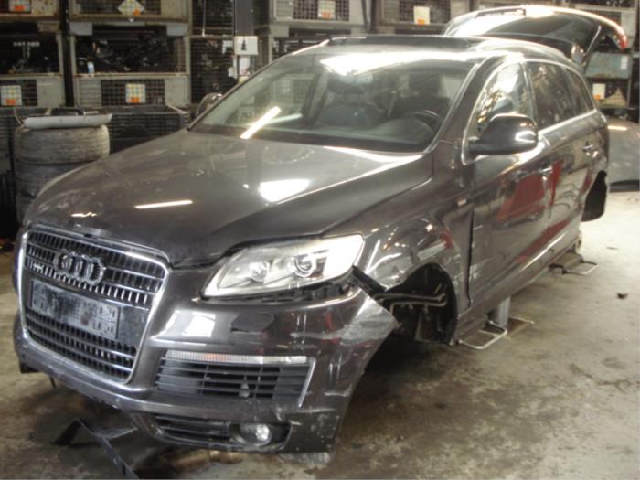 Audi Q7 V1414