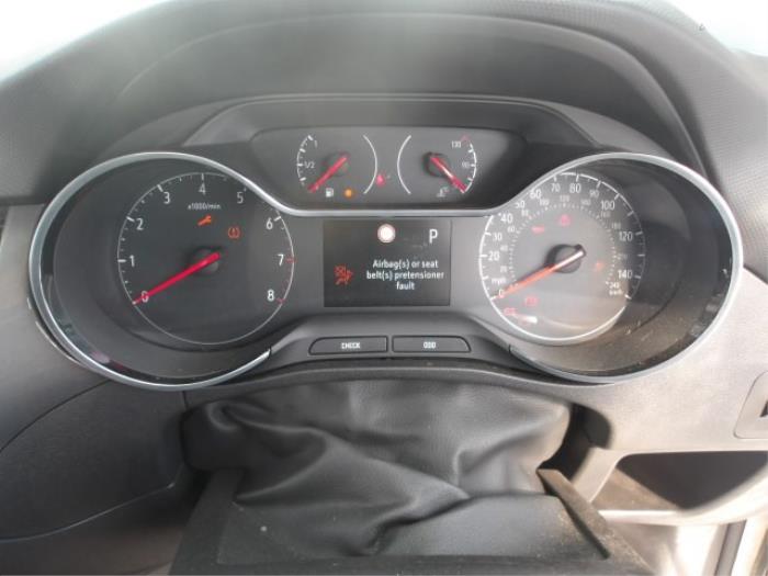 Opel Crossland X/Crossland 1.2 Turbo 12V Sloopvoertuig (2021, Wit, Zwart)