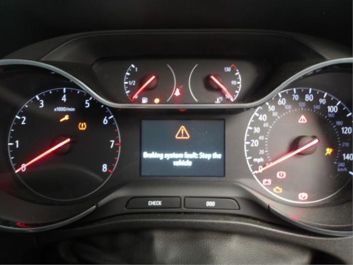 Opel Crossland X/Crossland 1.2 Turbo 12V Sloopvoertuig (2021, Wit, Zwart)