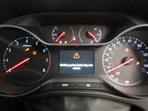Opel Crossland X/Crossland 1.2 Turbo 12V Sloopvoertuig (2021, Wit, Zwart)
