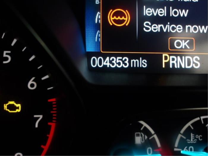 Ford Kuga II 1.5 EcoBoost 16V 4x4 Sloopvoertuig (2019, Wit, Roze)