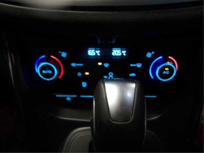 Ford Kuga II 1.5 EcoBoost 16V 4x4 Sloopvoertuig (2019, Wit, Roze)