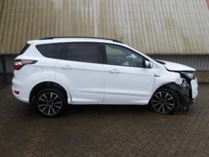 Ford Kuga II 1.5 EcoBoost 16V 4x4 Sloopvoertuig (2019, Wit, Roze)