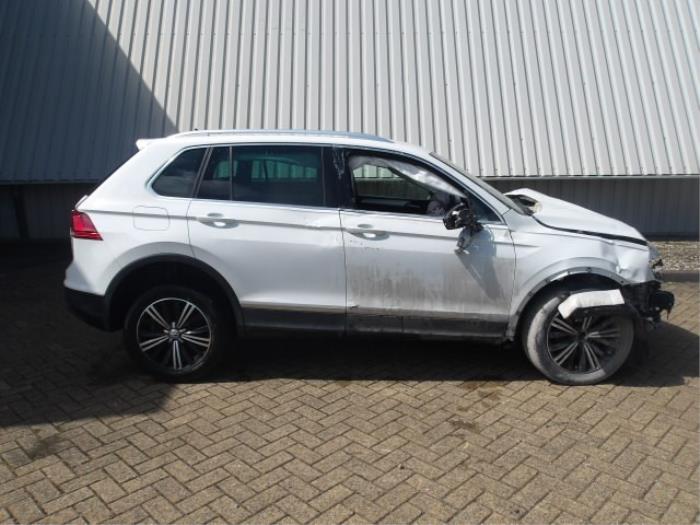 Volkswagen Tiguan 2.0 TDI 16V BlueMotion Technology SCR Sloopvoertuig (2016, Wit)