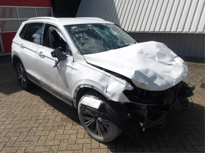 Volkswagen Tiguan 2.0 TDI 16V BlueMotion Technology SCR Sloopvoertuig (2016, Wit)