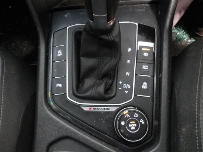 Volkswagen Tiguan 2.0 TDI 16V BlueMotion Technology SCR Sloopvoertuig (2016, Wit)