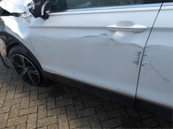 Volkswagen Tiguan 2.0 TDI 16V BlueMotion Technology SCR Sloopvoertuig (2016, Wit)