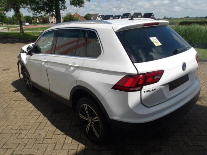 Volkswagen Tiguan 2.0 TDI 16V BlueMotion Technology SCR Sloopvoertuig (2016, Wit)