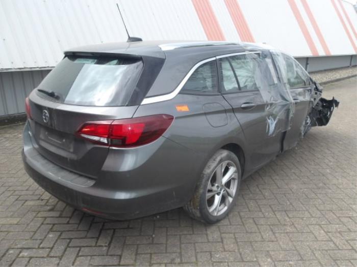 Opel Astra K Sports Tourer 1.4 16V Sloopvoertuig (2018, Metallic, Zilvergrijs)
