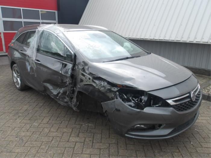 Opel Astra K Sports Tourer 1.4 16V Sloopvoertuig (2018, Metallic, Zilvergrijs)