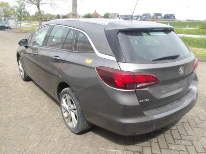 Opel Astra K Sports Tourer 1.4 16V Sloopvoertuig (2018, Metallic, Zilvergrijs)