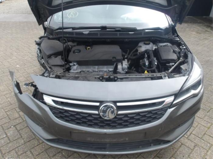 Opel Astra K Sports Tourer 1.4 16V Sloopvoertuig (2018, Metallic, Zilvergrijs)