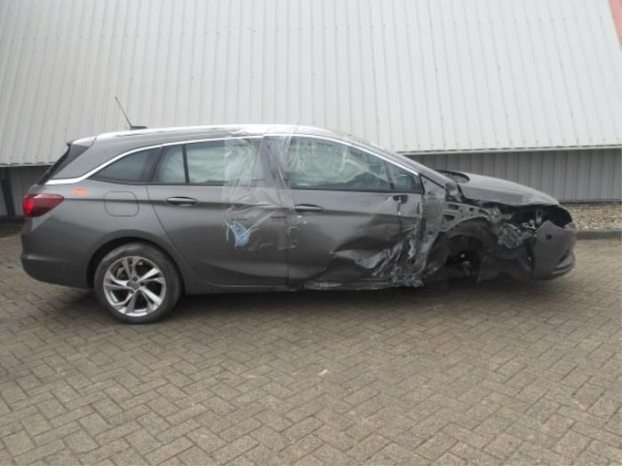 Opel Astra K Sports Tourer 1.4 16V Sloopvoertuig (2018, Metallic, Zilvergrijs)