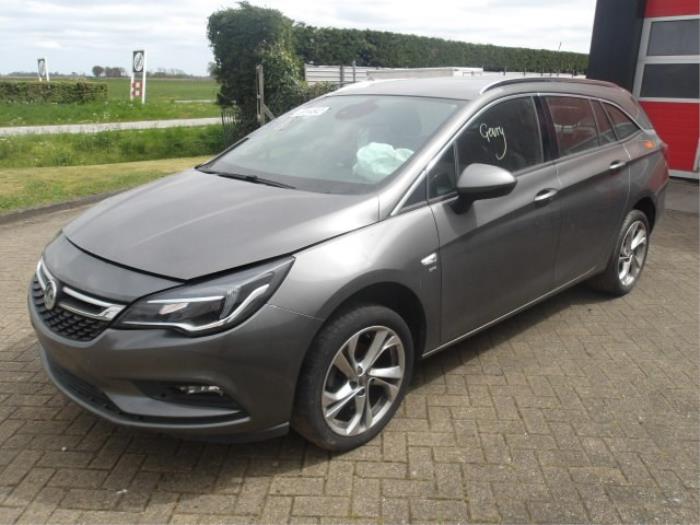 Opel Astra K Sports Tourer 1.4 16V Sloopvoertuig (2018, Metallic, Zilvergrijs)
