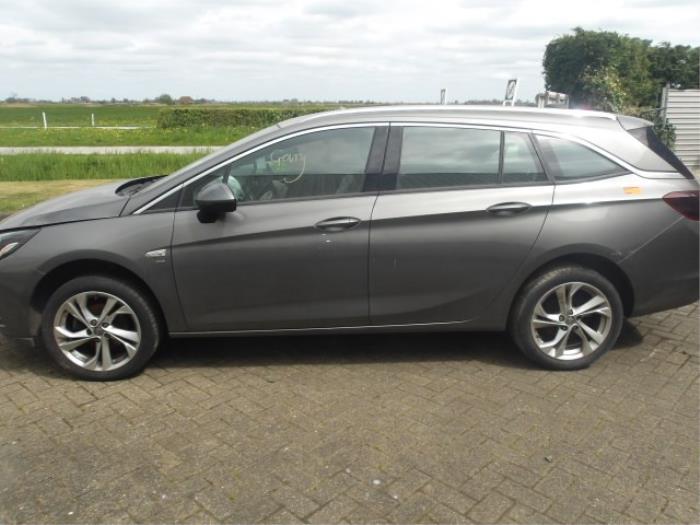 Opel Astra K Sports Tourer 1.4 16V Sloopvoertuig (2018, Metallic, Zilvergrijs)