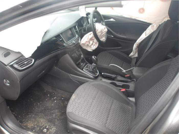 Opel Astra K Sports Tourer 1.4 16V Sloopvoertuig (2018, Metallic, Zilvergrijs)