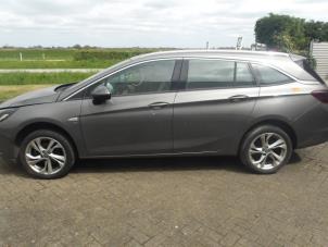 Opel Astra K Sports Tourer 1.4 16V Sloopvoertuig (2018, Metallic, Zilvergrijs)