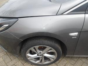 Opel Astra K Sports Tourer 1.4 16V Sloopvoertuig (2018, Metallic, Zilvergrijs)