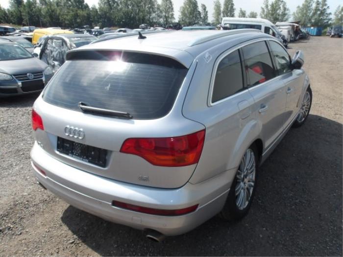 Audi Q7 4.2 FSI V8 32V Sloopvoertuig (2006, Metallic, Licht, Zilvergrijs, Zilver)