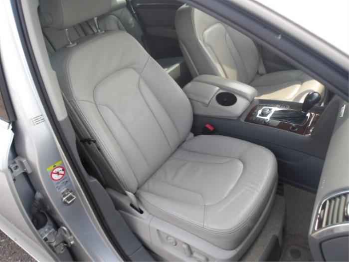 Audi Q7 4.2 FSI V8 32V Sloopvoertuig (2006, Metallic, Licht, Zilvergrijs, Zilver)