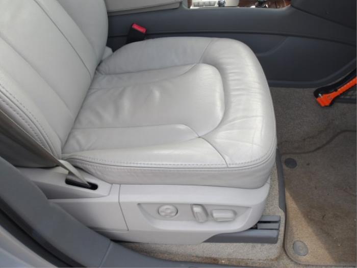 Audi Q7 4.2 FSI V8 32V Sloopvoertuig (2006, Metallic, Licht, Zilvergrijs, Zilver)