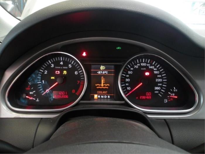 Audi Q7 4.2 FSI V8 32V Sloopvoertuig (2006, Metallic, Licht, Zilvergrijs, Zilver)