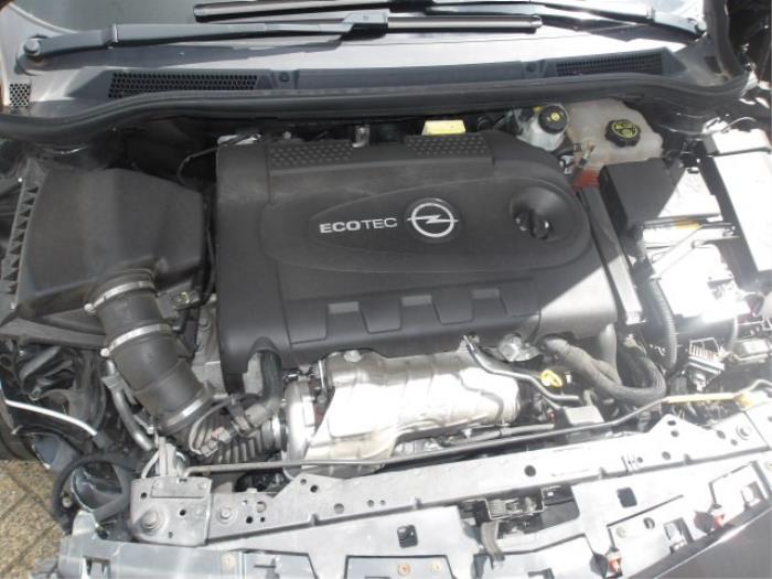 Opel Astra J GTC 2.0 CDTI 16V ecoFLEX Sloopvoertuig (2013, Metallic, Zwart)