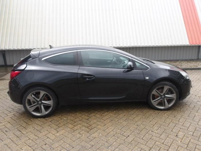 Opel Astra J GTC 1.4 Turbo 16V ecoFLEX 140 Sloopvoertuig (2012, Metallic, Zwart)