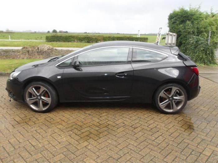 Opel Astra J GTC 1.4 Turbo 16V ecoFLEX 140 Sloopvoertuig (2012, Metallic, Zwart)
