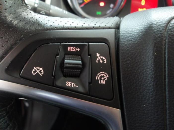 Opel Astra J GTC 1.4 Turbo 16V ecoFLEX 140 Sloopvoertuig (2012, Metallic, Zwart)