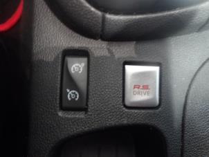 Renault Clio IV 1.6 Turbo 16V RS 200 EDC Sloopvoertuig (2016, Metallic, Zwart, Geel, Grijs)