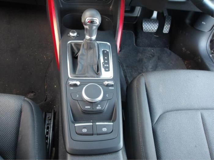 Audi Q2 1.6 30 TDI 16V Sloopvoertuig (2020, Zwart, Grijs)