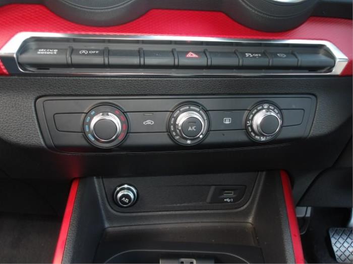 Audi Q2 1.6 30 TDI 16V Sloopvoertuig (2020, Zwart, Grijs)