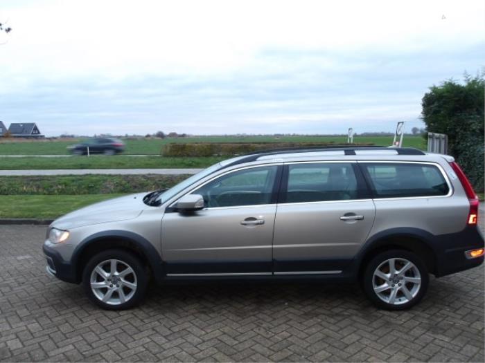 Volvo XC70 2.4 D5 20V AWD Sloopvoertuig (2008, Metallic, Zilvergrijs)