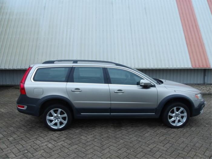 Volvo XC70 2.4 D5 20V AWD Sloopvoertuig (2008, Metallic, Zilvergrijs)
