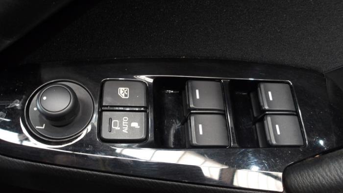 Mazda 3 2.0 SkyActiv-G 120 16V Sloopvoertuig (2017, Rood)