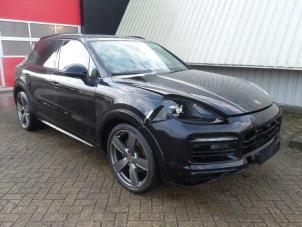 Porsche Cayenne III 3.0 V6 Turbo 24V E-Hybrid Sloopvoertuig (2022, Zwart)