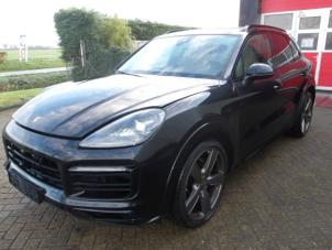 Porsche Cayenne III 3.0 V6 Turbo 24V E-Hybrid Sloopvoertuig (2022, Zwart)