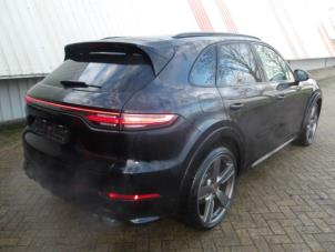 Porsche Cayenne III 3.0 V6 Turbo 24V E-Hybrid Sloopvoertuig (2022, Zwart)