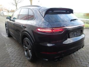 Porsche Cayenne III 3.0 V6 Turbo 24V E-Hybrid Sloopvoertuig (2022, Zwart)