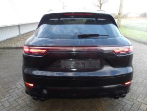 Porsche Cayenne III 3.0 V6 Turbo 24V E-Hybrid Sloopvoertuig (2022, Zwart)