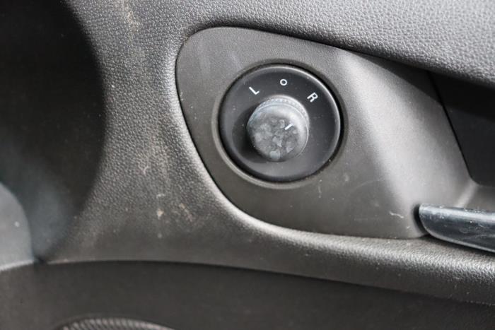 Opel Adam 1.2 16V Sloopvoertuig (2015, Rood)