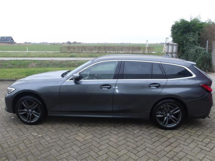 BMW 3 serie Touring 320i 2.0 TwinPower Turbo 16V Sloopvoertuig (2019, Metallic, Zilvergrijs)