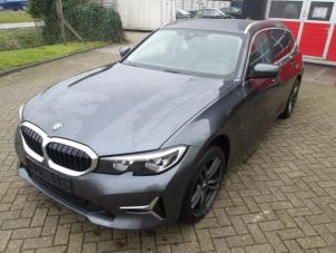 BMW 3 serie Touring 320i 2.0 TwinPower Turbo 16V Sloopvoertuig (2019, Metallic, Zilvergrijs)