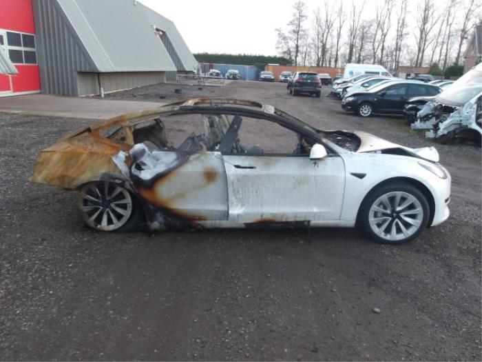 Tesla Model 3 Standard RWD Plus 60 kWh Sloopvoertuig (2021, Wit)
