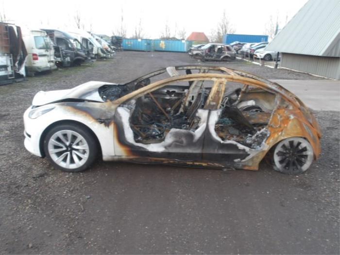 Tesla Model 3 Standard RWD Plus 60 kWh Sloopvoertuig (2021, Wit)