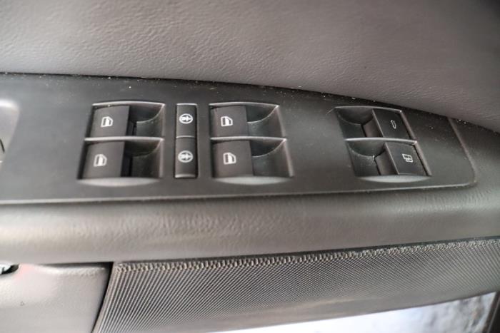 Volkswagen Phaeton 6.0 W12 48V 4Motion Sloopvoertuig (2002, Metallic, Zwart)