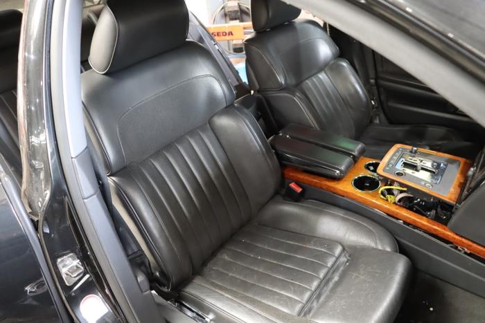 Volkswagen Phaeton 6.0 W12 48V 4Motion Sloopvoertuig (2002, Metallic, Zwart)